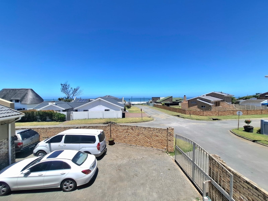6 Bedroom Property for Sale in Gonubie Eastern Cape